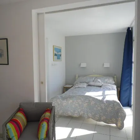Garden Level With Sea View For 6 People