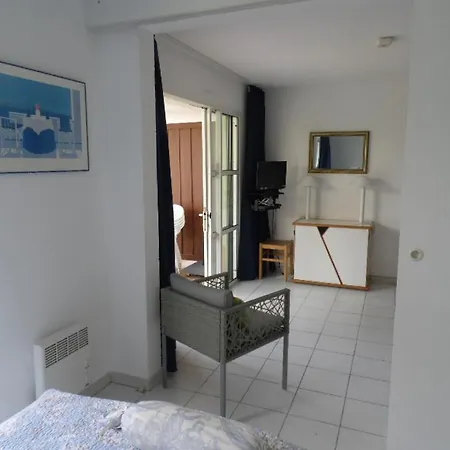 Garden Level With Sea View For 6 People Hotel *