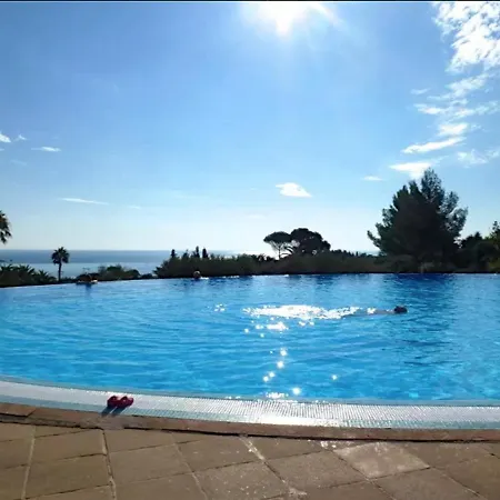 Hotel Garden Level With Sea View For 6 People Saint-Raphaël