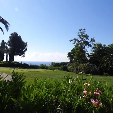 Hotel Garden Level With Sea View For 6 People *