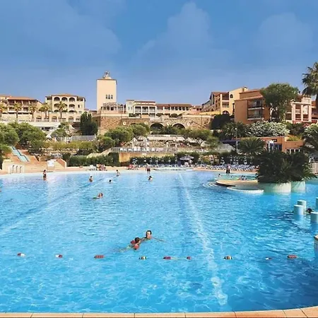 Garden Level With Sea View For 6 People Hotel