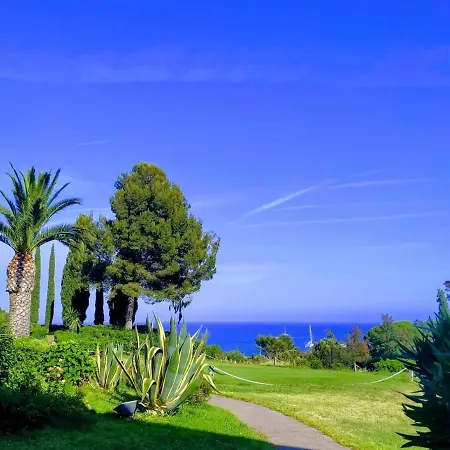 Garden Level With Sea View For 6 People Hotel Saint-Raphaël