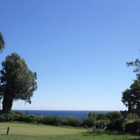 Villa Garden Level With Sea View For 6 People