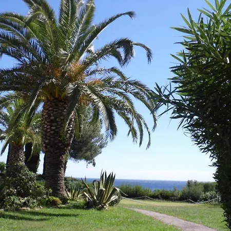 Garden Level With Sea View For 6 People *