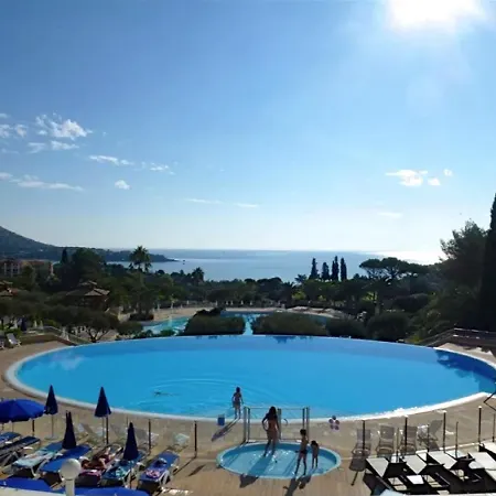 Garden Level With Sea View For 6 People Villa