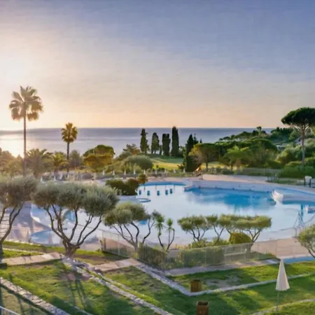 Hotel Garden Level With Sea View For 6 People