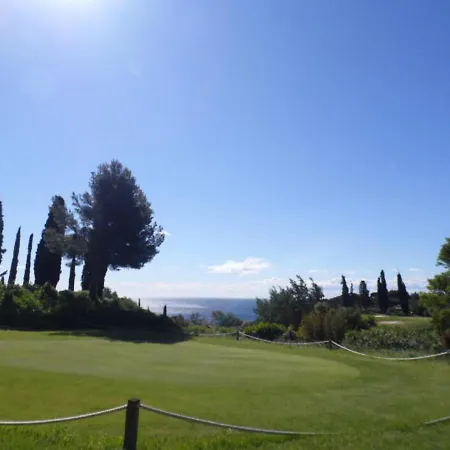 Garden Level With Sea View For 6 People Villa