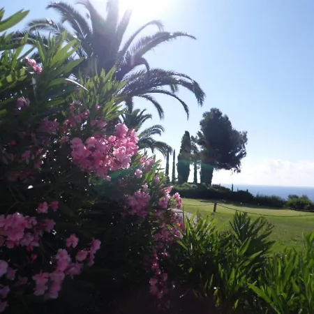 Garden Level With Sea View For 6 People *