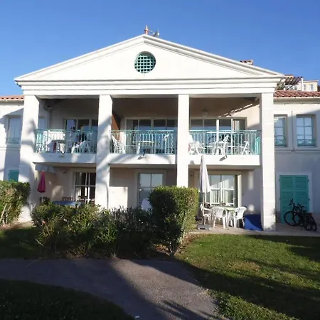 Garden Level With Sea View For 6 People Villa *
