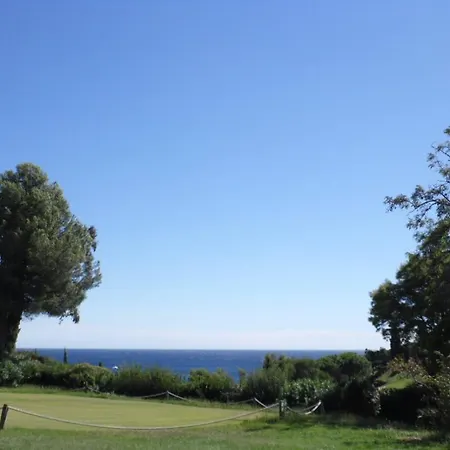 Garden Level With Sea View For 6 People Villa *