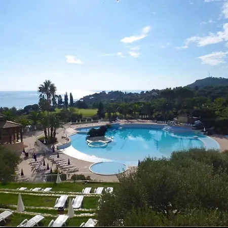 Garden Level With Sea View For 6 People * Saint-Raphael (Var)