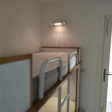 Garden Level With Sea View For 6 People 호텔 Saint-Raphaël