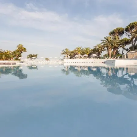 호텔 Garden Level With Sea View For 6 People *